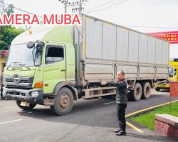 Gunakan Motor, Kapolda Sumsel Turun Langsung Urai Kemacetan 