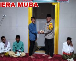 Gelar Doa Bersama Untuk Pilkada Damai, Kapolsek Sanga Desa Serahkan Hadiah Umroh Untuk Marbot Masjid