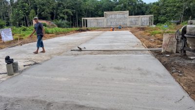 Pembangunan Jalan di Ngulak 3 Dialihkan Buat Cor Lapangan Gedung Serbaguna