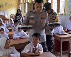 Dukung Generasi Cerdas, Polsek Keluang Gelar Program Makan Sehat dan Bergizi di SDN Sri Damai